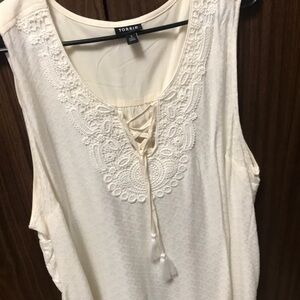 Off white sleeveless torrid blouse size 3x